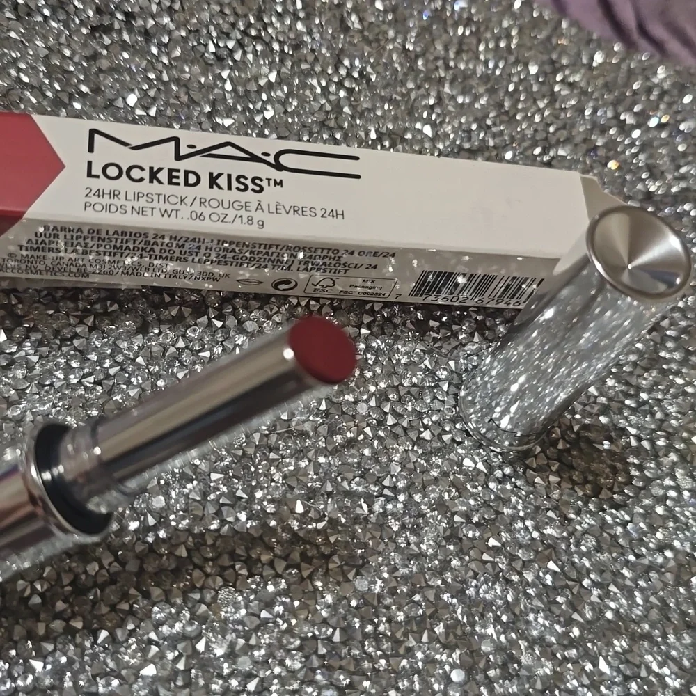 🧚‍♀️PONCY MAC Cosmetics Locked Kiss Lipstick NWT